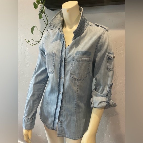 Women’s cotton blend Light Blue Denim Button-Up Shirt size XS - Picture 1 of 7